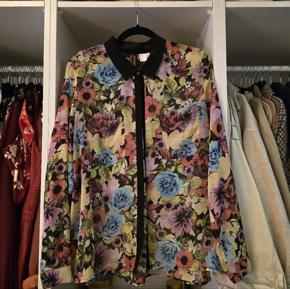 H&M Blouse - Picture 2 of 5